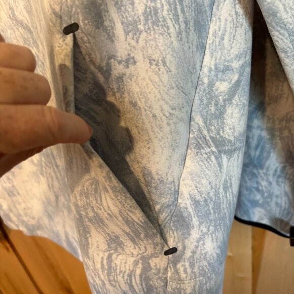 Old Navy Active Dynamic Fleece Pullover Hoodie S Small White Blue Swirl EUC - Picture 2 of 6